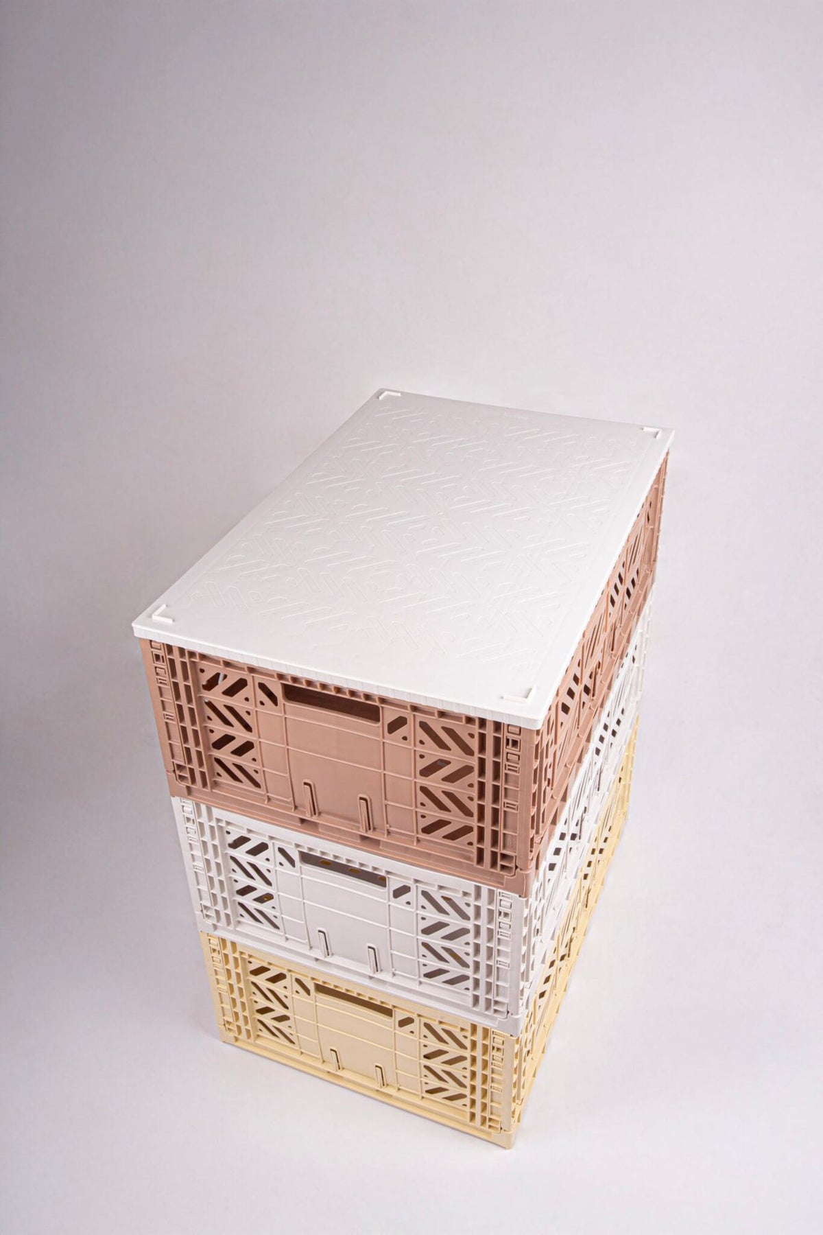 Aykasa Maxi lids in several colours stacked