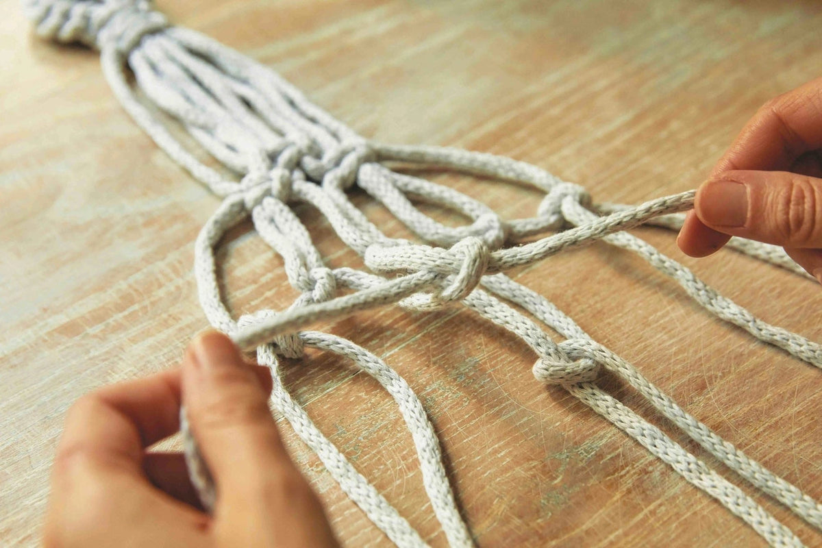Macramé-Set für drei Blumenampeln von DMC