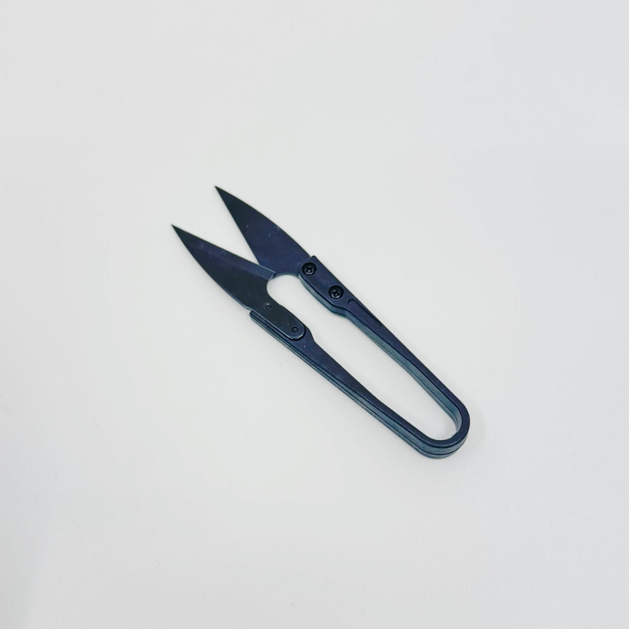 Thread cutter held in hand, detail view