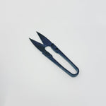 Thread cutter held in hand, detail view
