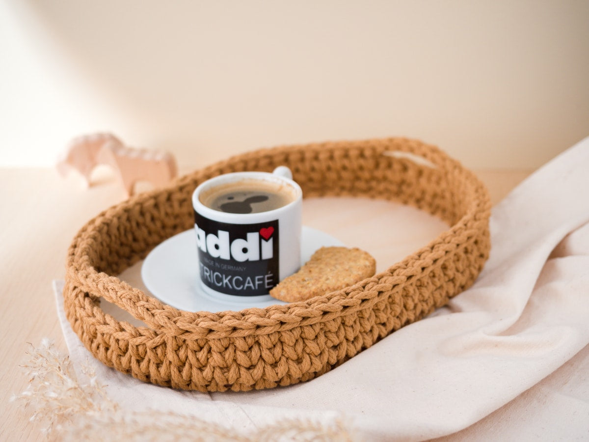 Crochet basket with macrame yarn on Addi oval base