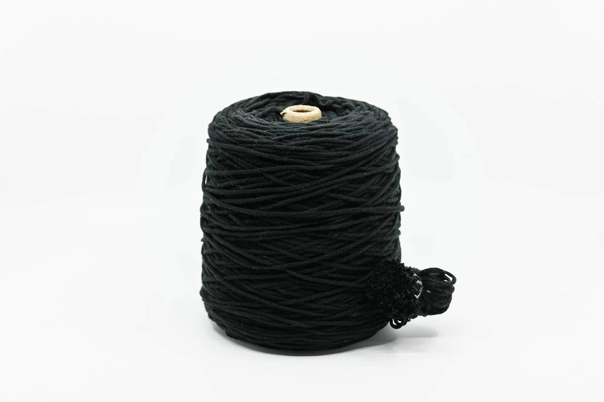 Acryl-Tuftinggarn auf Kone, 400g in Dark and Twisty
